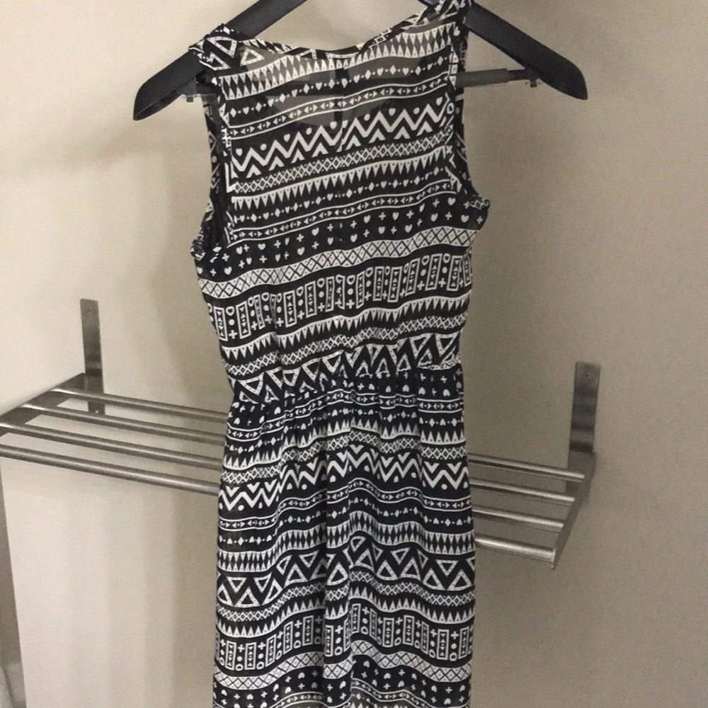 Patterned Dress - Picture 2 of 3